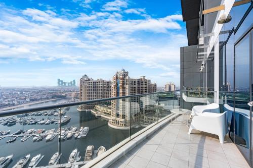 Palm Home next to Nakheel Mall with Private Beach, Dubai