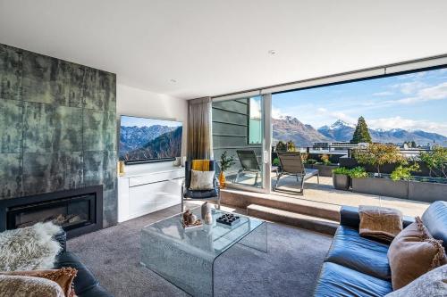 Peak Views Penthouse-Walk To Town-Free Parking-BBQ - image 11
