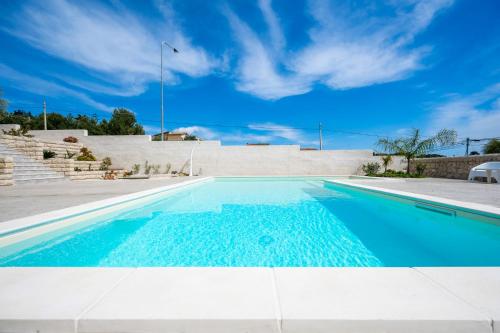 Two-Bedroom Apartment with Pool View image 10