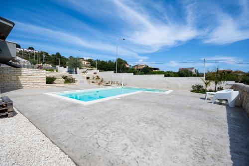 Two-Bedroom Apartment with Pool View image 7