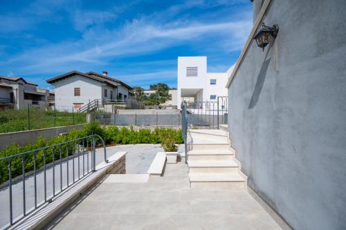 Two-Bedroom Apartment with Pool View image 6