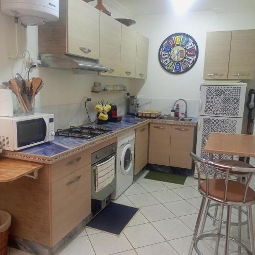 Havre de Paix avec Grande Terrasse et un Jacuzzi Privé (Havre de Paix avec Grande Terrasse et un Jacuzzi Prive) in 시디 유세프