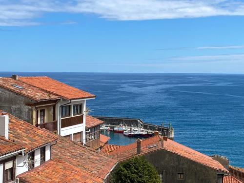 Casa entre el Mar y la Montaña (Casa entre el Mar y la Montana) in Caravia