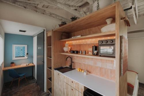 кухня, Artful Studio at Iconic Property in Marfa