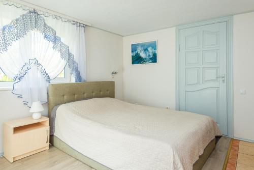 Apartment with Garden View image 9