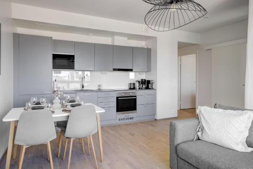 Modern and Stylish 1BR with Balcony and City View, Helsinki (photo 7)