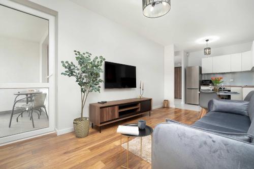 Velvet Apartment with Balcony in Rzeszów by Noclegi Renters - image 5