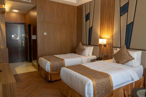 2 twin beds