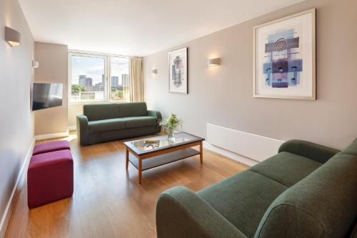 2 bedrooms, 4 beds