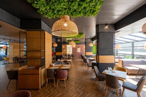 مطعم, Avenue Hotel Deluxe in بورجاس