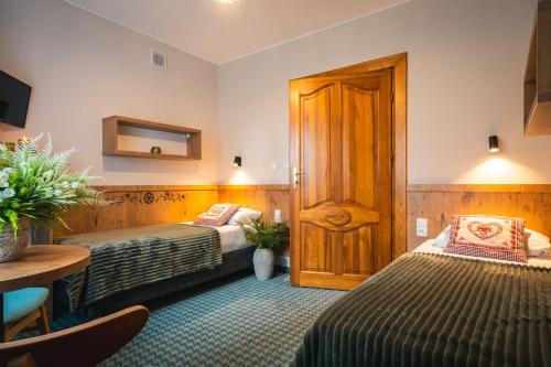 2 twin beds