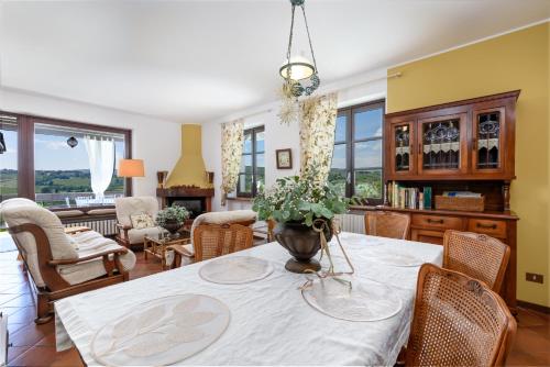 Villa Edy Barbaresco con piscina per gruppi e famiglie in Barbaresco