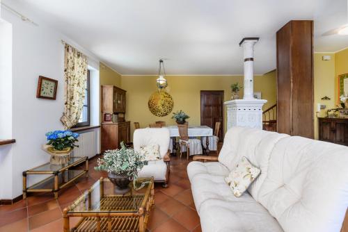Villa Edy Barbaresco con piscina per gruppi e famiglie in Barbaresco