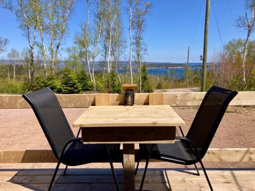 Erkély/terasz, The Snuggy - NEW! Oceanview - Private - Eco-Lux - King Bed - Adults Only! in Ingonish Beach (NS)