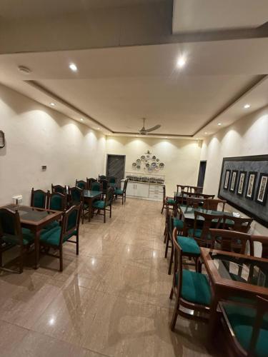 Restaurant, Shelton's Accommodator Peshawar in Peshawar