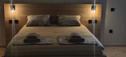 Deluxe Two-Bedroom Apartment with Garden View image 10