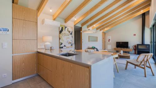 Létesítmények, Stunning Beach House with Pool by LovelyStay in Ribeira d'llhas Beach