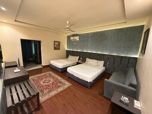 Deluxe Family Suite image 4