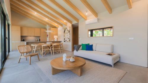 Konyha, Stunning Beach House with Pool by LovelyStay in Ribeira d'llhas Beach