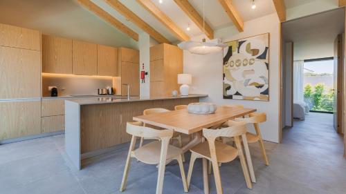 Konyha, Stunning Beach House with Pool by LovelyStay in Ribeira d'llhas Beach