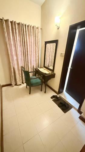 Deluxe Double or Twin Room image 2
