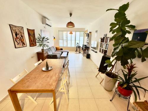 Lovely & comfi 90m Apartment in City Center in 南特拉維夫