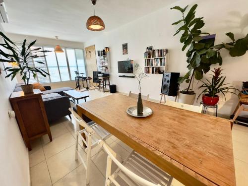 Lovely & comfi 90m Apartment in City Center in 南特拉維夫