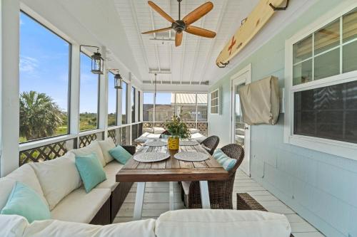 Latitude Adjustment Beach House in Fort Morgan
