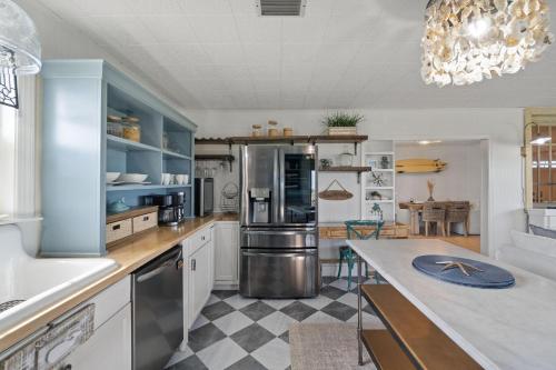 Latitude Adjustment Beach House in Fort Morgan