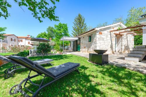 Casa Toni with Whirpool In Kastelir, Istria