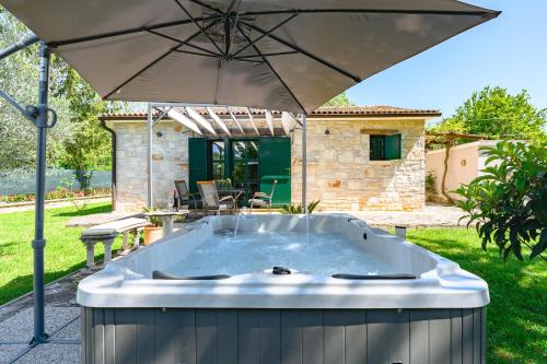 Casa Toni with Whirpool In Kastelir, Istria – khách sạn tại Tadini