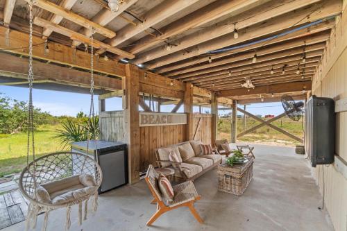 Latitude Adjustment Beach House in Fort Morgan