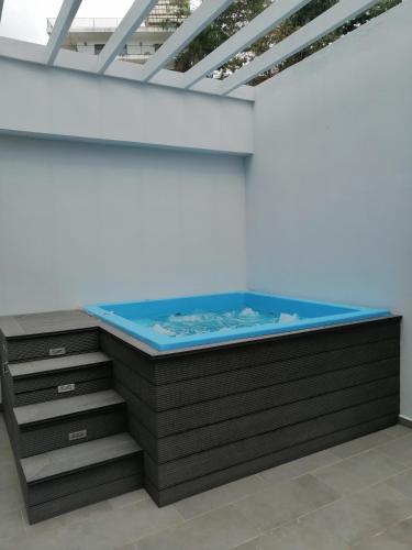 3 twin beds