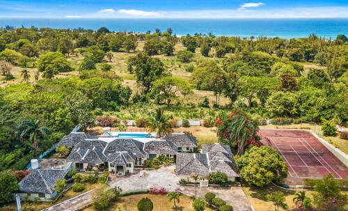 設施, Forever Summer Gorgeous 4BDR Villa with Pool Private Chef in 逍遙海灣