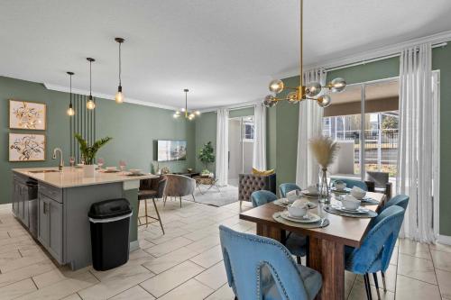 Chic 4BR Home with Mickey & Star Wars Rooms - image 4