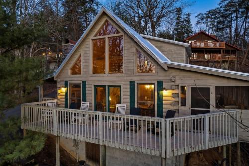 ✪Pigeon Forge✪ View 2 King Bed GSMNP WiFi Hot Tub! in Sevierville, USA