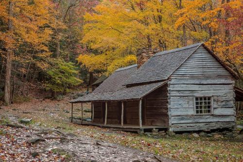 ✪Pigeon Forge✪ View 2 King Bed GSMNP WiFi Hot Tub! in Sevierville, USA