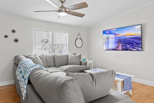 Near Beach Hot Tub Pet-Friendly
