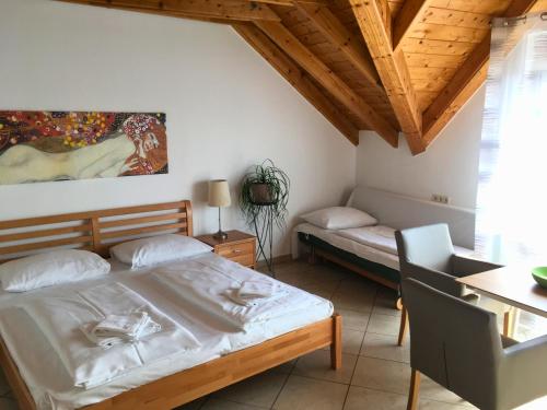 AJO Apartments - Alte Donau Lake or Garden View Balcony Studio - Self-Check-in, Vienna (photo 4)