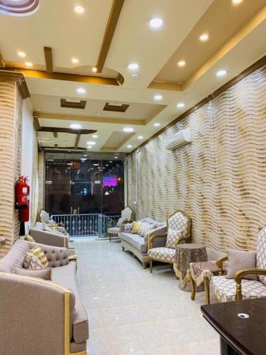 جناح ديلوكس غرفة وصالة في موقع مميز - مرخصة ضيافة خاصة - in Chamis Muschait