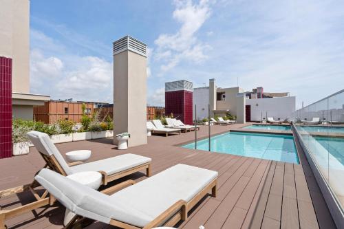 Monthly 32 Nights 1BR Pools Parking