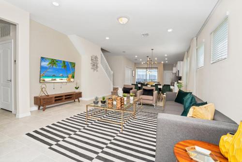 Last Minute Disney Getaway! Private Pool, Hot Tub & Games Room. Book Now! #29066 in Davenport, USA