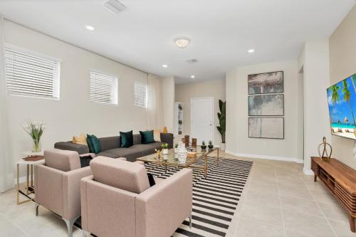 Last Minute Disney Getaway! Private Pool, Hot Tub & Games Room. Book Now! #29066 in Davenport, USA