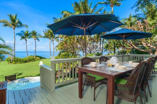 Oceanfront Wailea Sunset Bungalow, Hot Tub, Large Yard!