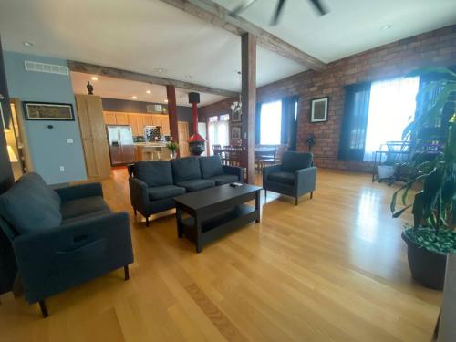 Suite A 2 BR w/ Bridge St. view