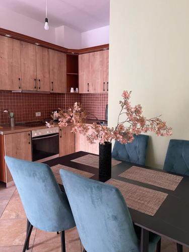 Spacious Apartment with Balcony, Kashar (fotografie 3)