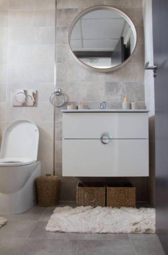 Apartment image 8