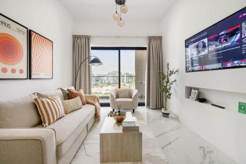 New 1BR with Full Balcony Gym Pool and Sauna, Dubái
