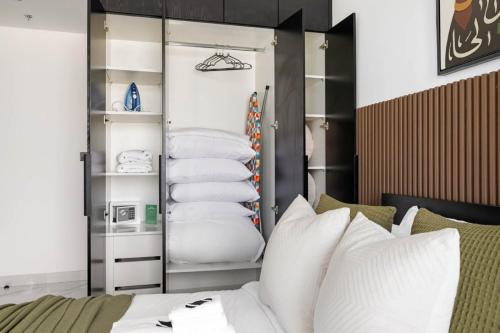 New 1BR with Full Balcony Gym Pool and Sauna - image 2