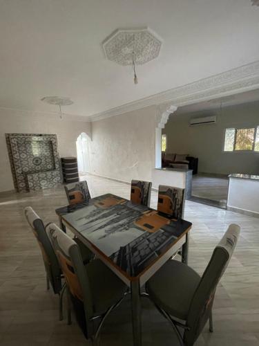 Maison au calme avec piscine prive et arbore in Quartier El Mansour